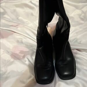 Classic Black Heeled Boots with Side Zipper